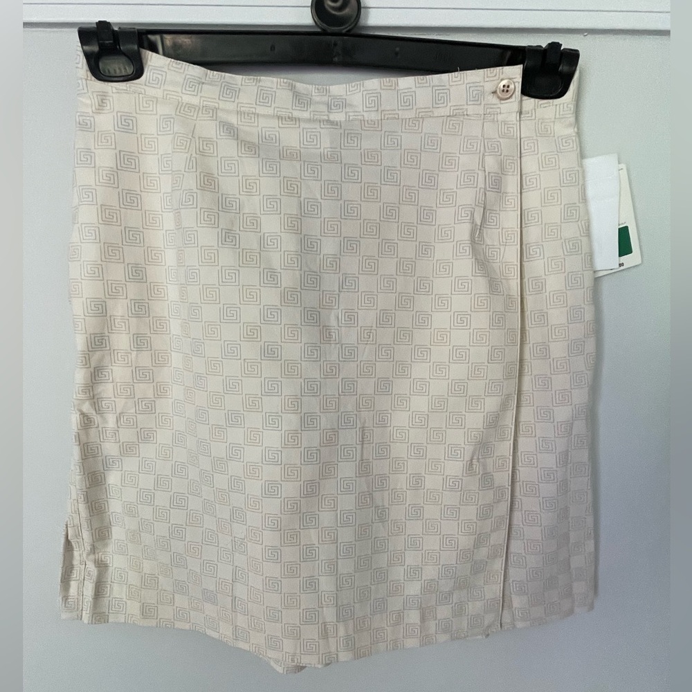 Liz Claiborne Lux Cream Bermuda Shorts